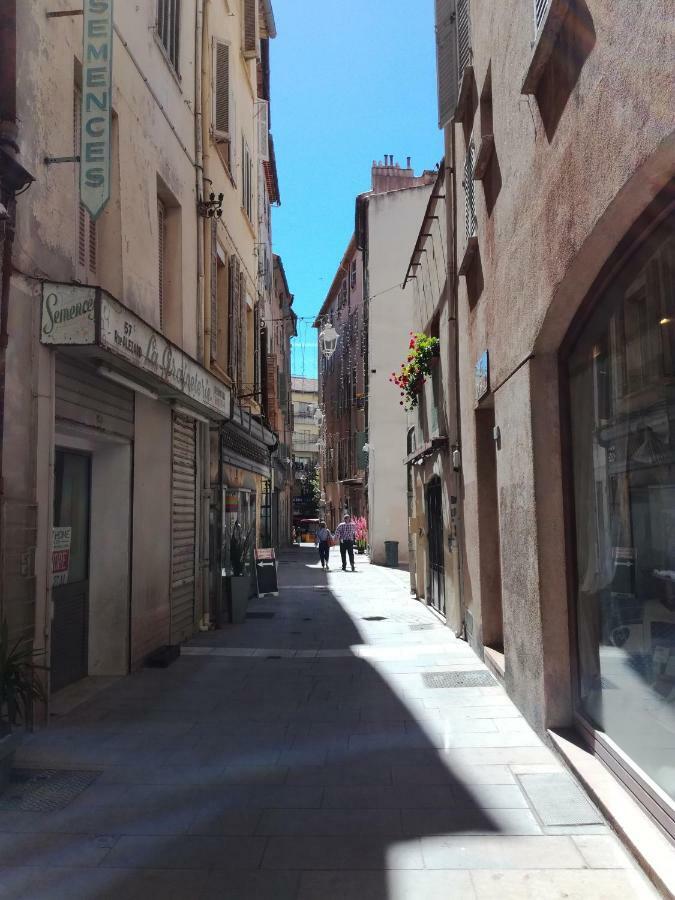 Studio Toulon Les Halles Apartment Bagian luar foto
